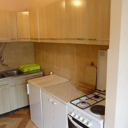 With A Parking Space - 13242 Daire *