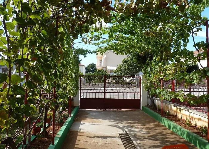 With A Parking Space - 13242 * زادار